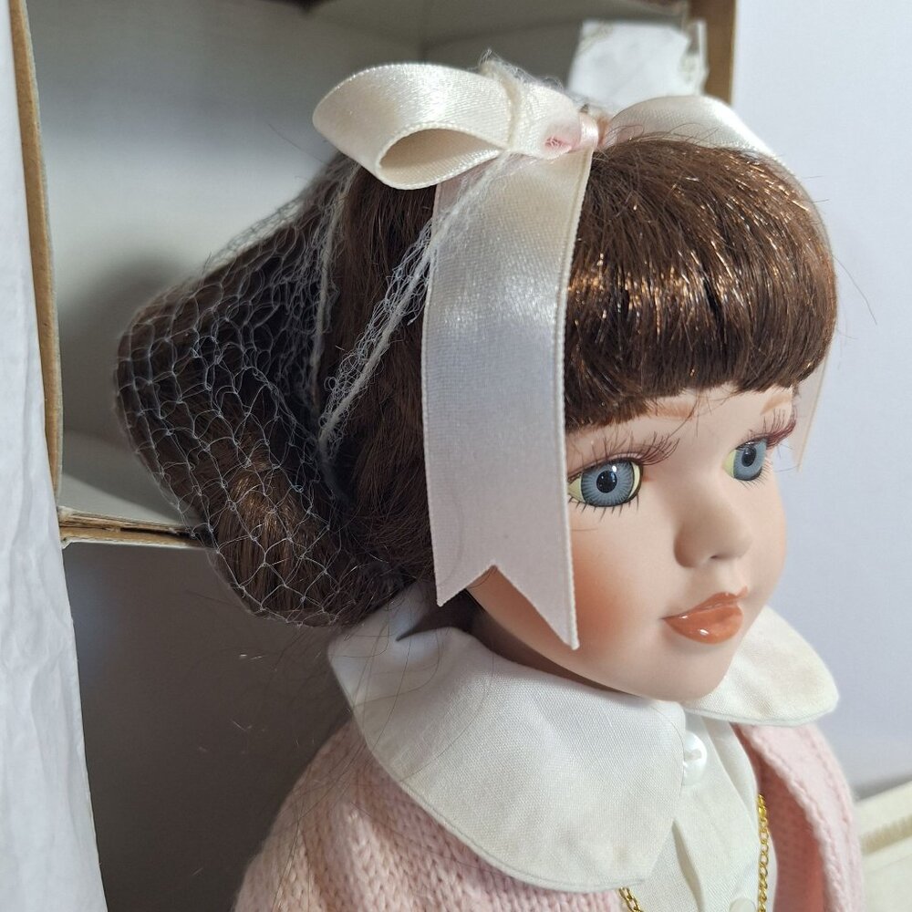 50s Tribute Porcelain Doll Poodle Skirt 16" COA Heritage Signature - Picture 7 of 13
